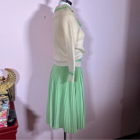 Vintage 1940 50 Retro Ski Aprés Wool Pom Pom tie neck Cardigan Pleated Skirt set - Picture 9 of 17